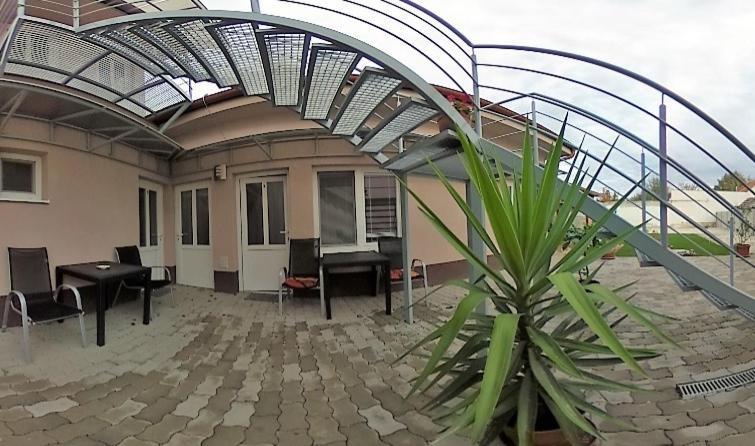 Štúrovo Sunny Apartman מראה חיצוני תמונה