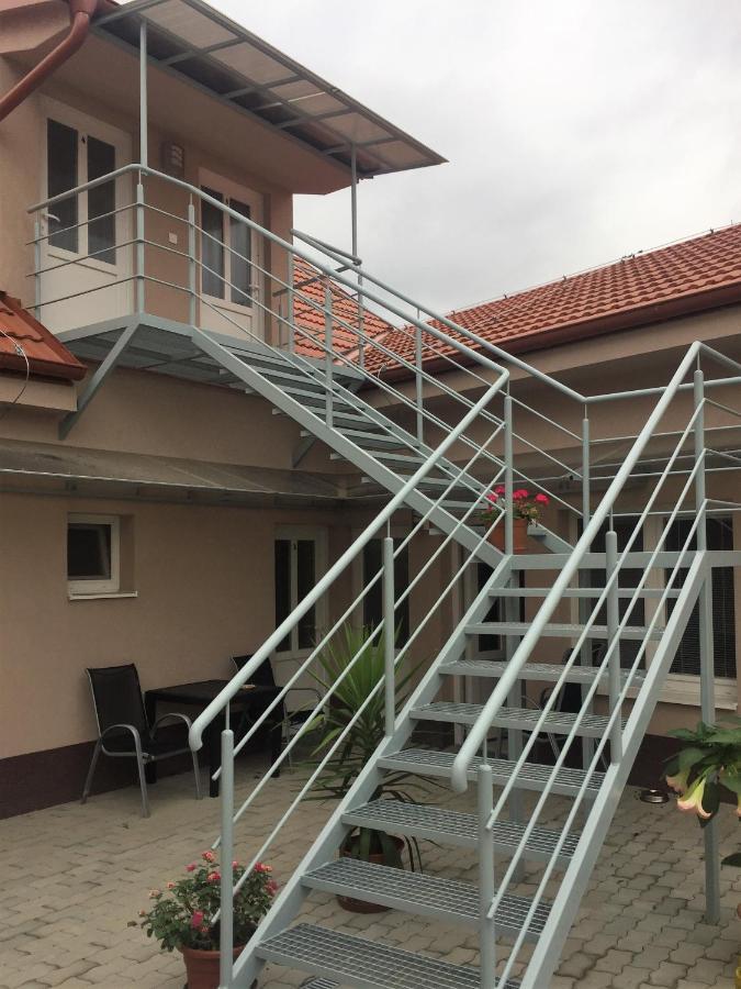 Štúrovo Sunny Apartman מראה חיצוני תמונה